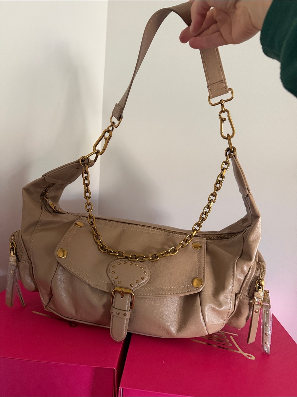 Steve Madden Beige Shoulder Bag with Gold Chain Hardware